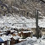 Apartment House St-george Cozy With Terrace And View On Village Of Zermatt