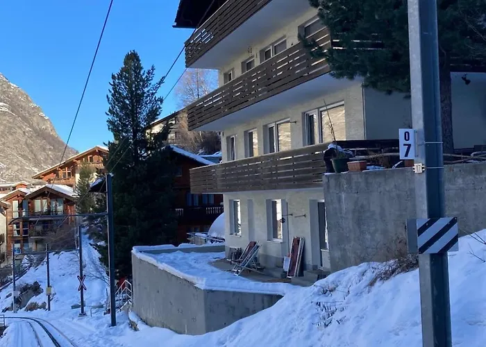 شقة House St-george Cozy With Terrace And View On Village Of